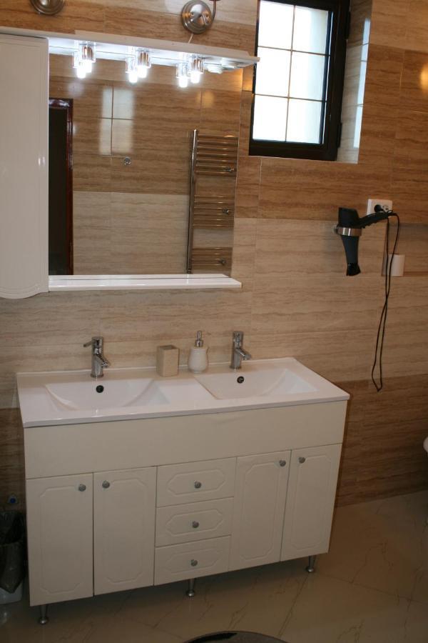 Penthouse Daniela - 3 In A Spacious * Targu Mures