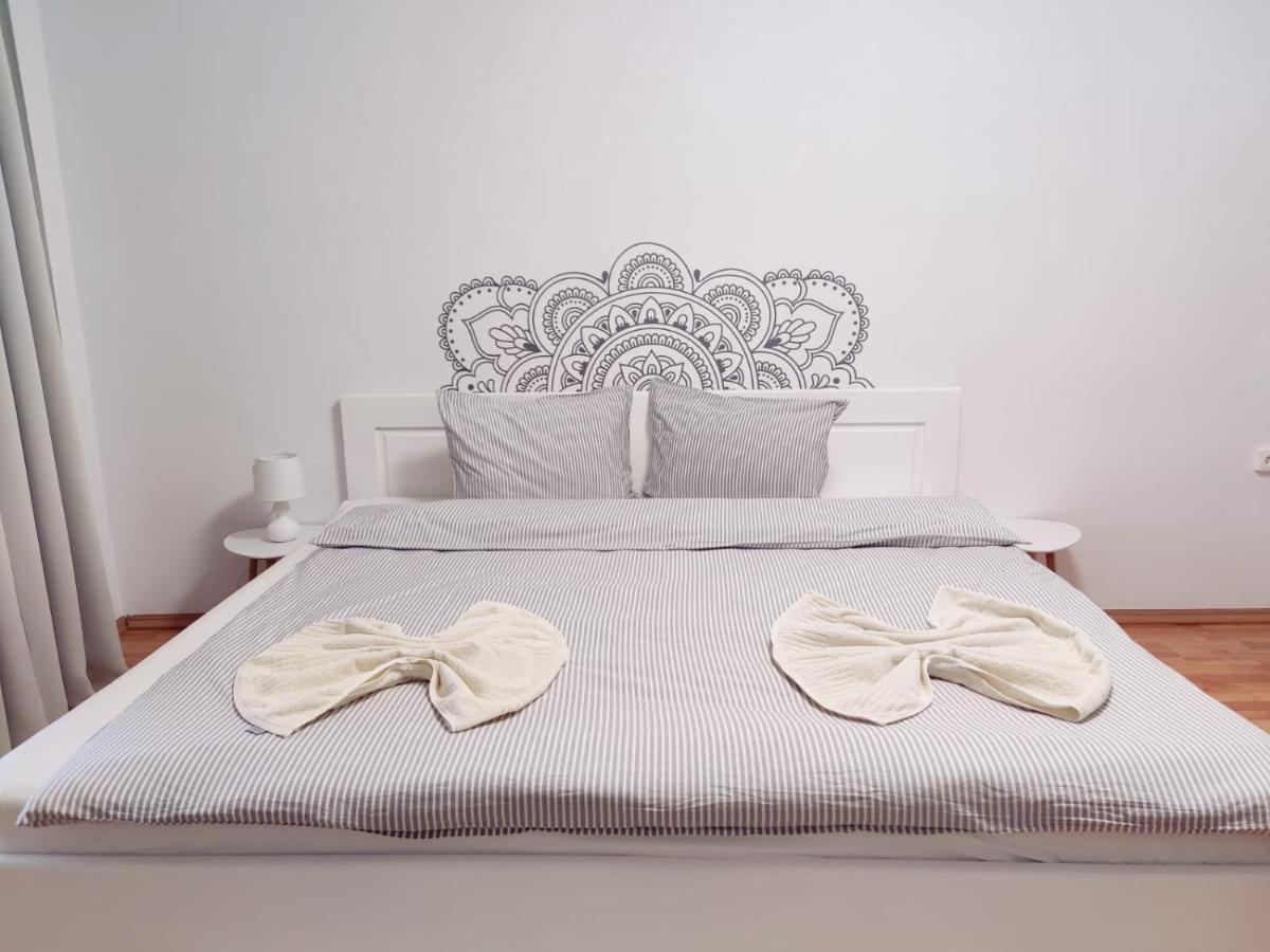Penthouse Daniela - 3 In A Spacious Apartment Targu Mures