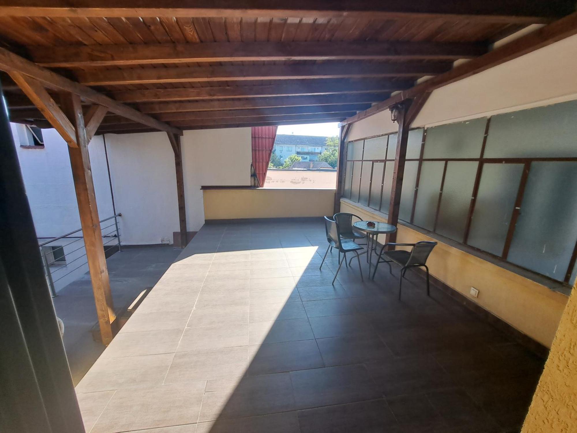 Penthouse Daniela - 3 In A Spacious Targu Mures