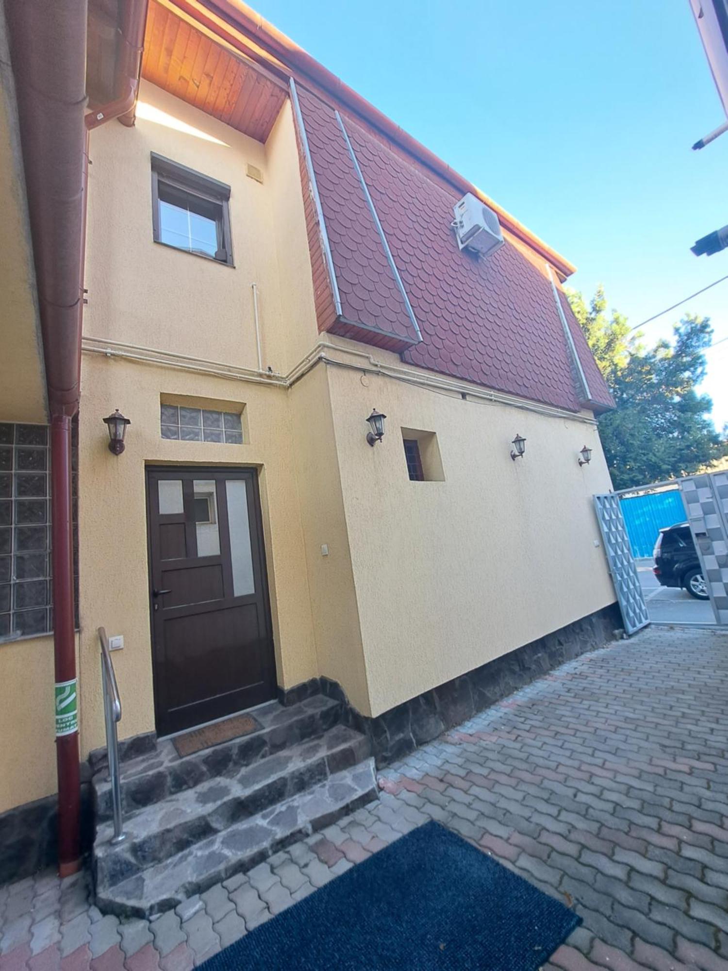 Apartment Penthouse Daniela - 3 In A Spacious Targu Mures